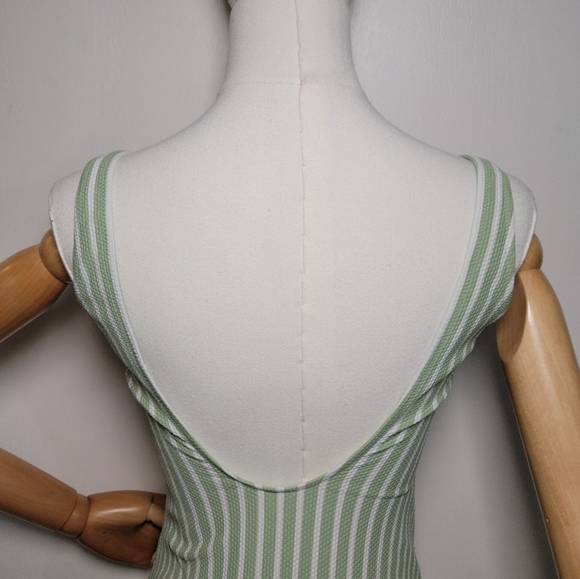 H&M Textured Sage Green & White Pinstripe Modest Swimsuit Size Medium - Picture 8 of 10